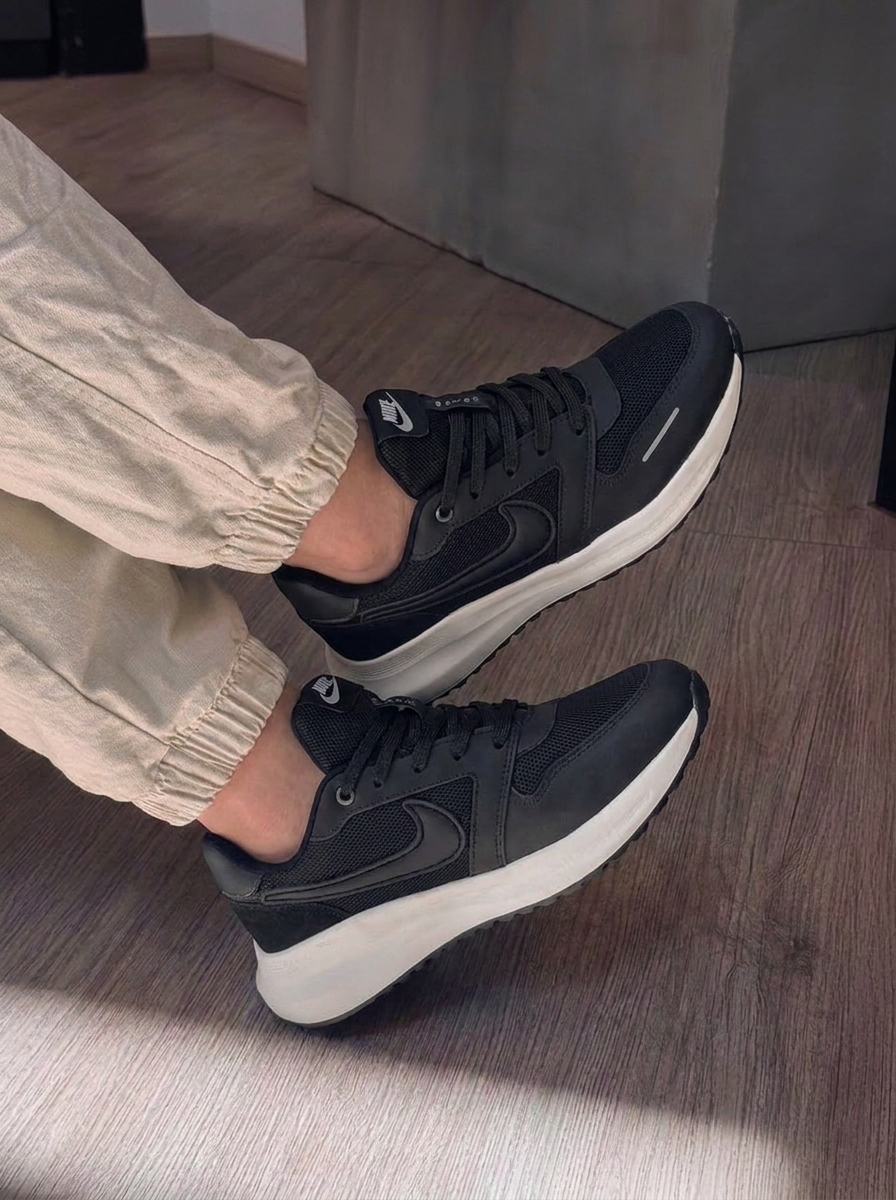 NIKE AXION NEGRO